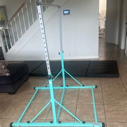 Gymnastic Bar With mat