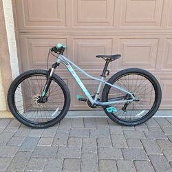TREK MARLIN 5 MOUNTAIN BIKE 27.5 INCH LIKE NEW ( CHECK MY OTHER BIKES)