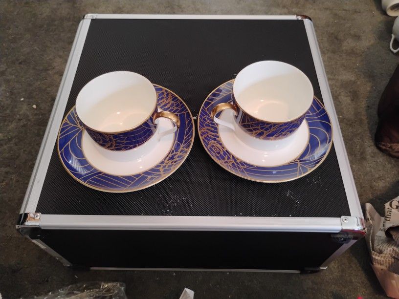 Bone China 2 Gold Trim Tea Cups 2 Gold Trim Cheese Sauces