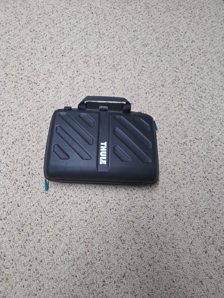15" Thule Laptop Hard Case.. South Hill