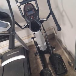 Max M6 Elliptical Trainer 