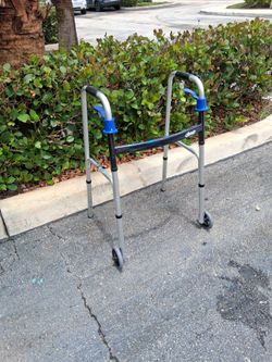 Drive Medical Deluxe Trigger Release Folding Walker with 5-inch wheels