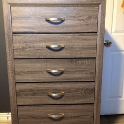 Set de cajonera de 5 cajones y buró 