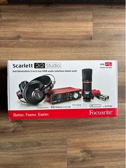 Focusrite Scarlett 2i2 Studio 2nd Gen Recording Bundle
