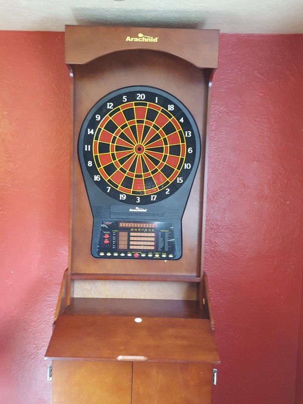 Game Room Size/Man Cave Arachnid PRO Electronic Dart Board/Cabinet/Darts at