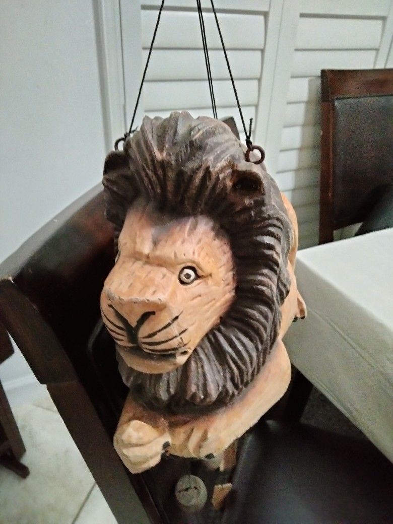 Hand carved Lion / Bamboo Wind Chimes 