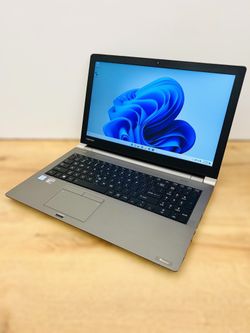 Toshiba i7 vPro 15.6” Full HD laptop / Windows 11 Pro / Camera / SSD / Bluetooth / HDMI / NVIDIA / Antivirus / Backlit / Fingerprint / Charger
