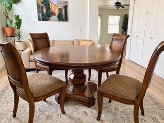 Round Wood Pedestal Dining Table with 4 Matching Chairs