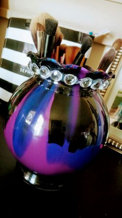 Make up brush holder