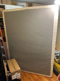 Queen size mattress foundation