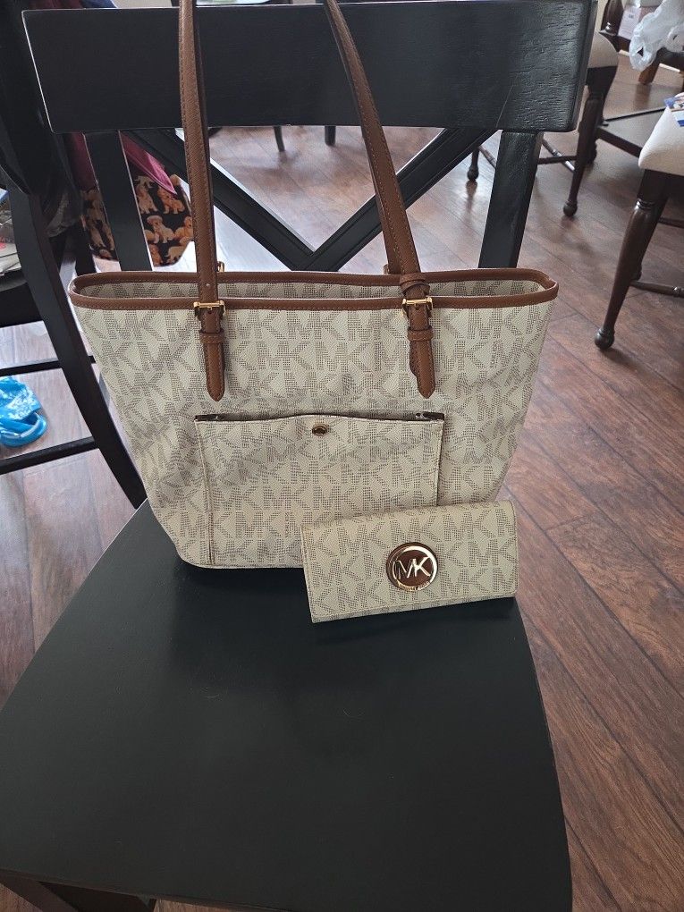 Used a Few Times Michael Kors Brown Signature Large Purse With Matching Wallet MK
