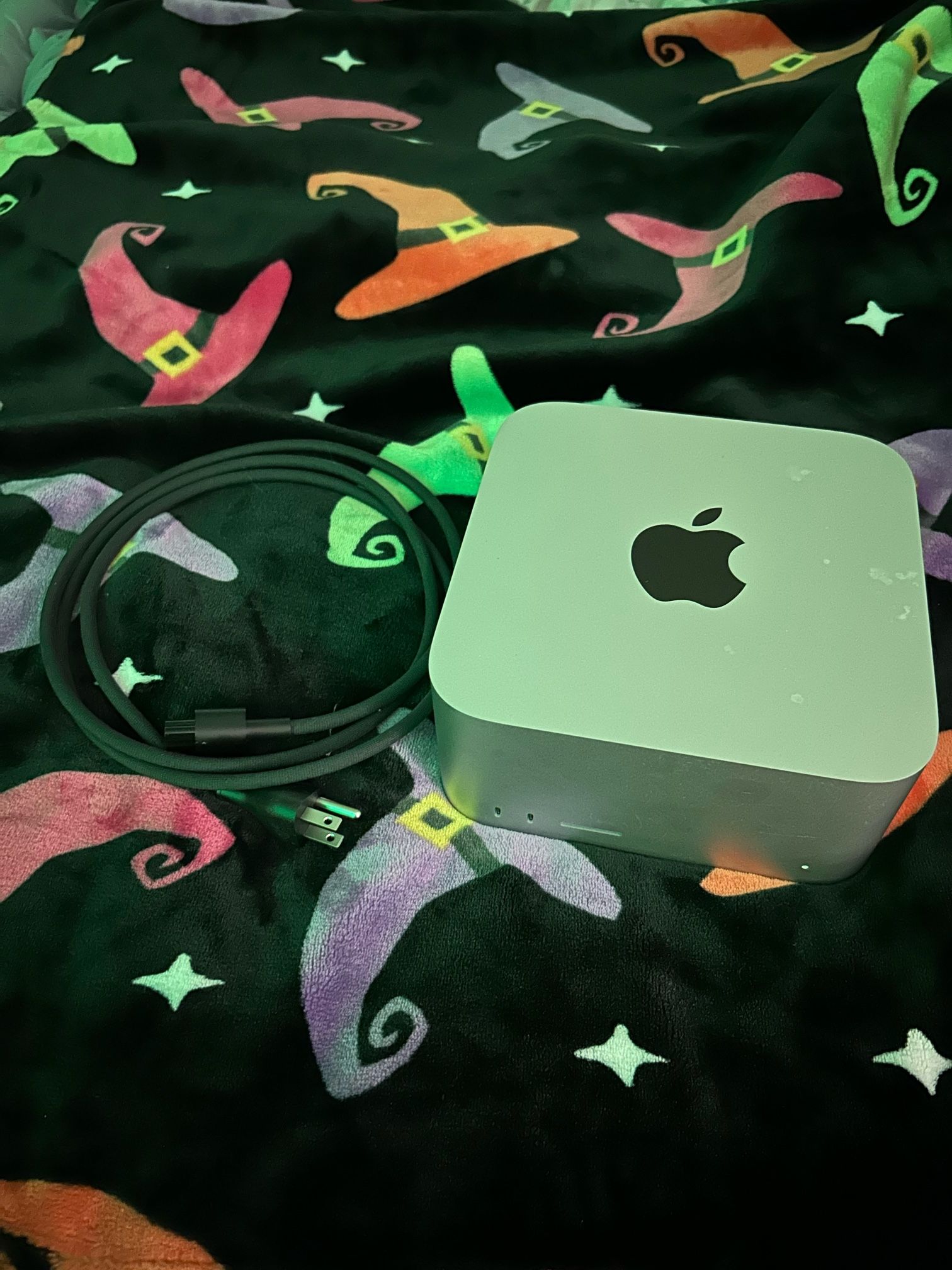 Mac Studio M2 Max + magic keyboard