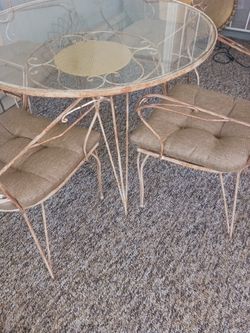 Mcm 1940’s metal table and 4 chairs