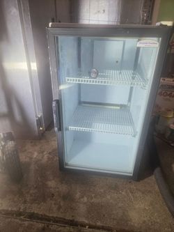 Custom cooler mfg 10 cubic feet glass door commercial merchandiser cooler refrigerator