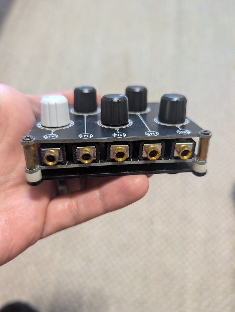 SOLUPEAK MX41 4-Channel Passive Audio Mixer – Compact Line Mixer