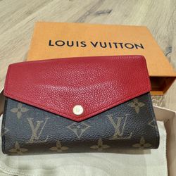 Louis Vuitton Compact Pallas