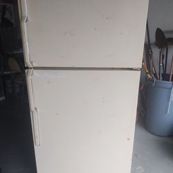 Refrigerator 