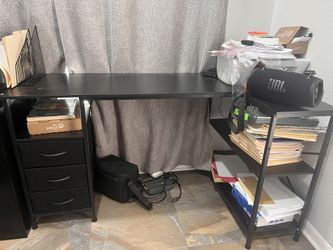 Black Desk