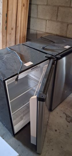 2 mini fridges like new asking 40 each