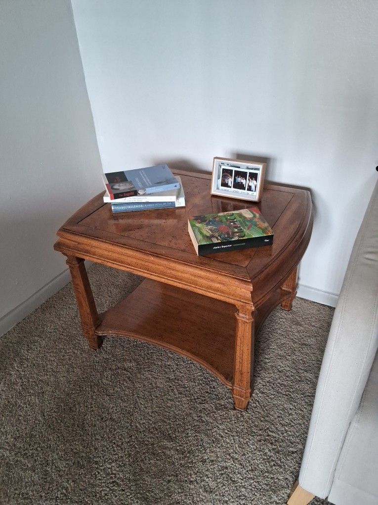 2 Antique Bur Walnut Wood End Side / Coffe Table