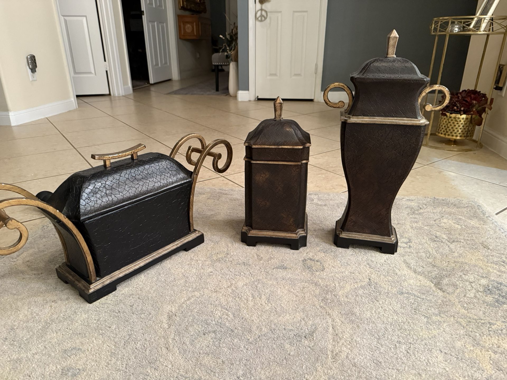 Sets Of Three Beautiful Decorative Accents. 23’inc Tall 17´inc. 11 1/2 Tall.