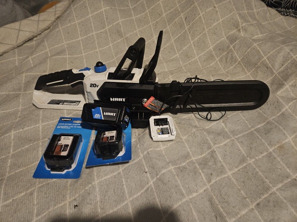 Hart 12in. 20v Chain Saw Witch Accessories