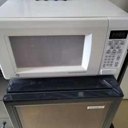 GE Microwave Oven 