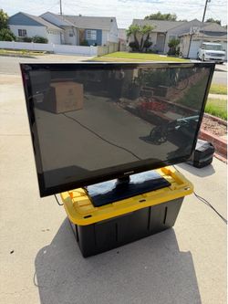Samsung flat-screen television model PN43D450