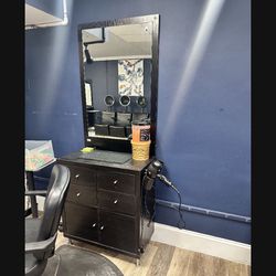 Salon Station/ Mirror 