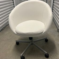 IKEA SKRUVSTA SWIVEL  CHAIR-WITE  YSANE