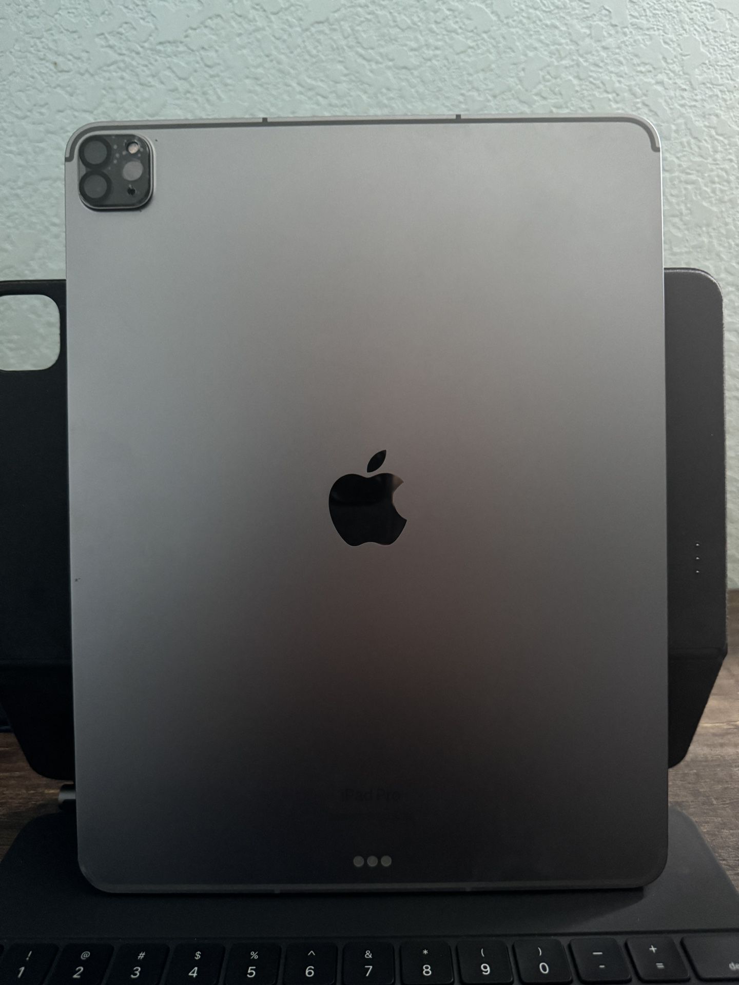 iPad Pro 12.9” 6th gen 128gb + Cellular 