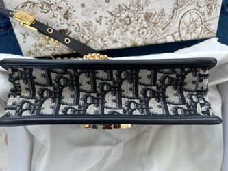 Dior Bobby Bag for Sale in Medley, FL - OfferUp