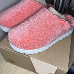 Women’s Ugg Slippers 