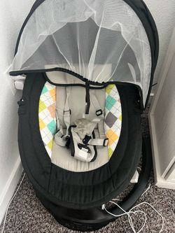Side baby bed / swing