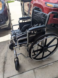 Wheelchair, adjustable leg settings, like new