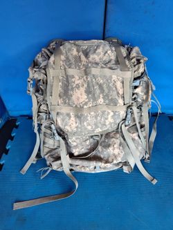 $120 firm, Yes, it's available, Authentic Army issued Molle 2 lightweight load bearing large rucksack, clean, structural frame, retail $170 - $300