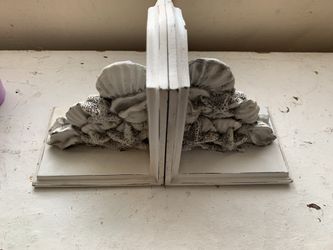 Seashell Bookstands