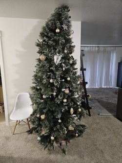 9" Christmas Tree