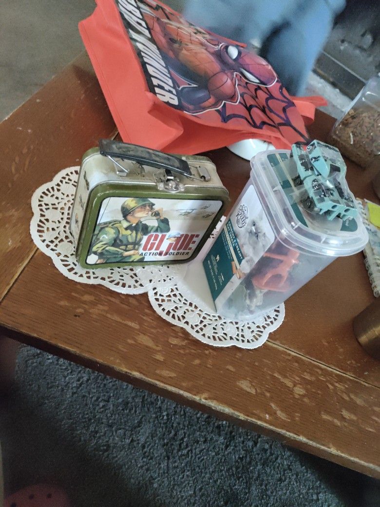1998- VINTAGE COLLECTABLE  (2) ITEMS/.   PICK ⛏️ UP ONLY