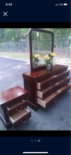 Modern Solid Wood set: long dresser, drawers, one nightstand . Delivery available