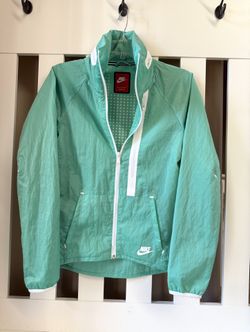 Nike tech aeroshileld Moto cape hoodie jacket green XS lightweight never been worn no tag