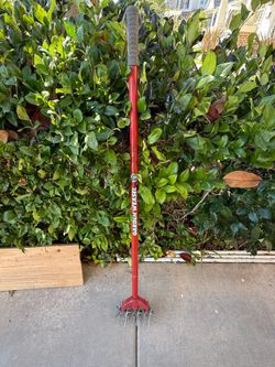 Garden weasel cultivator tool