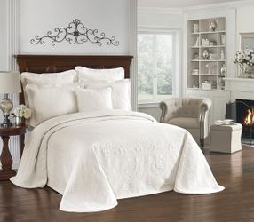 Matelasse Full Bedspread, Bone