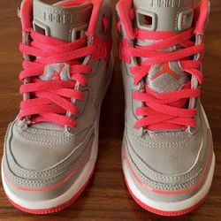 Air Jordan Girls Size 1Y – Gray & Neon Pink