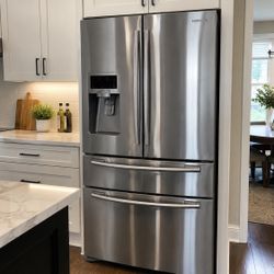 Samsung 4-Door Refrigerator in excellent working condition! Clean, fully tested, and ready to use.