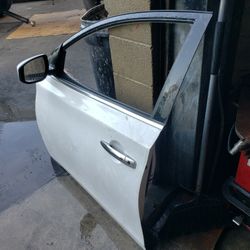 2016-2019 Nissan Sentra  Driver Side Door Part Out