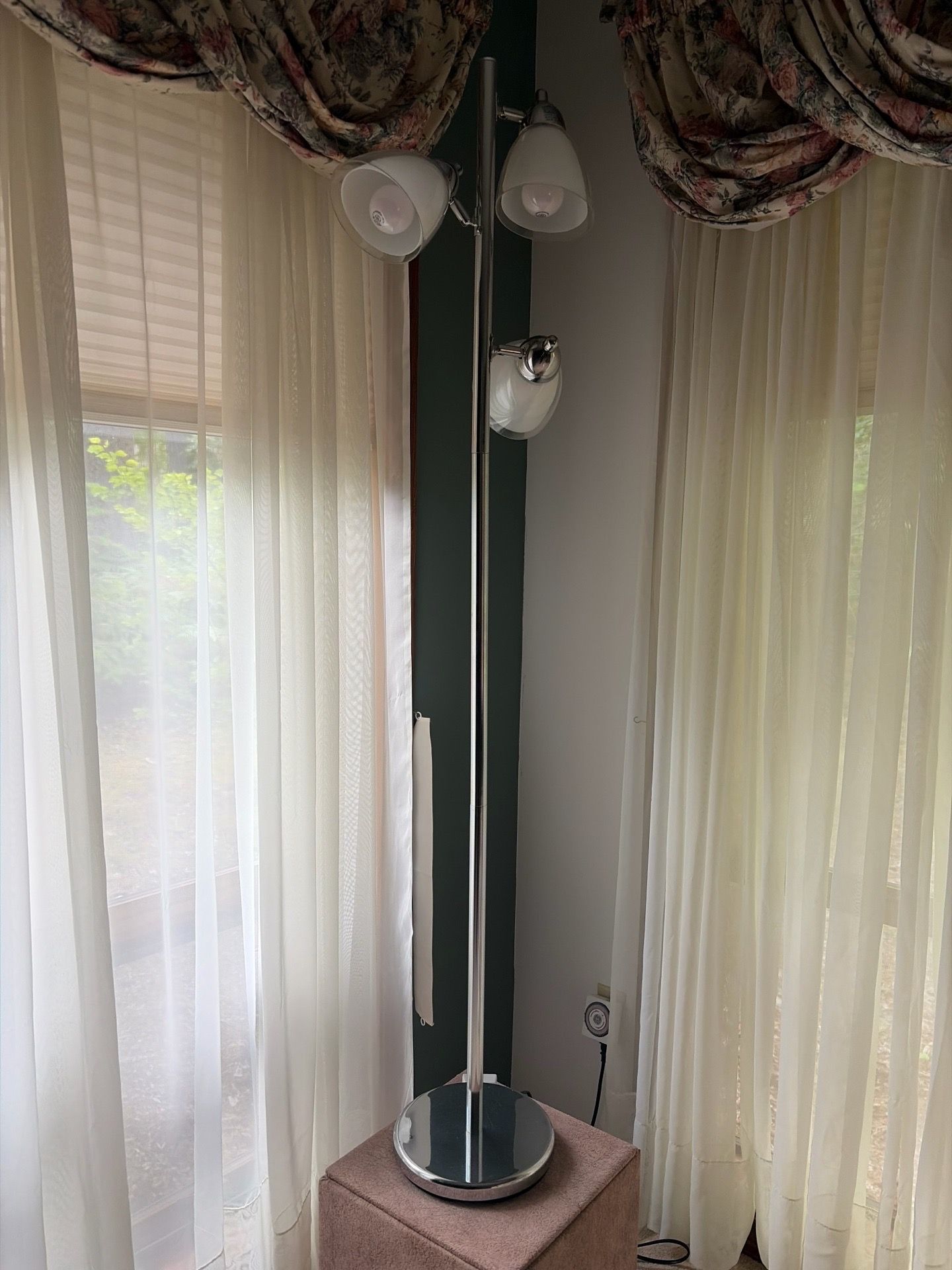 3-Light Floor Lamp with Adjustable Reading Lights
