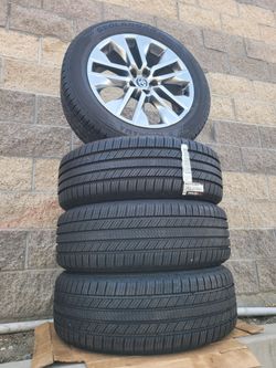 19" Rims & Tires Toyota Rav4 19" Rines originales Toyota Rav4 Llantas Yokohama Usadas %99.9