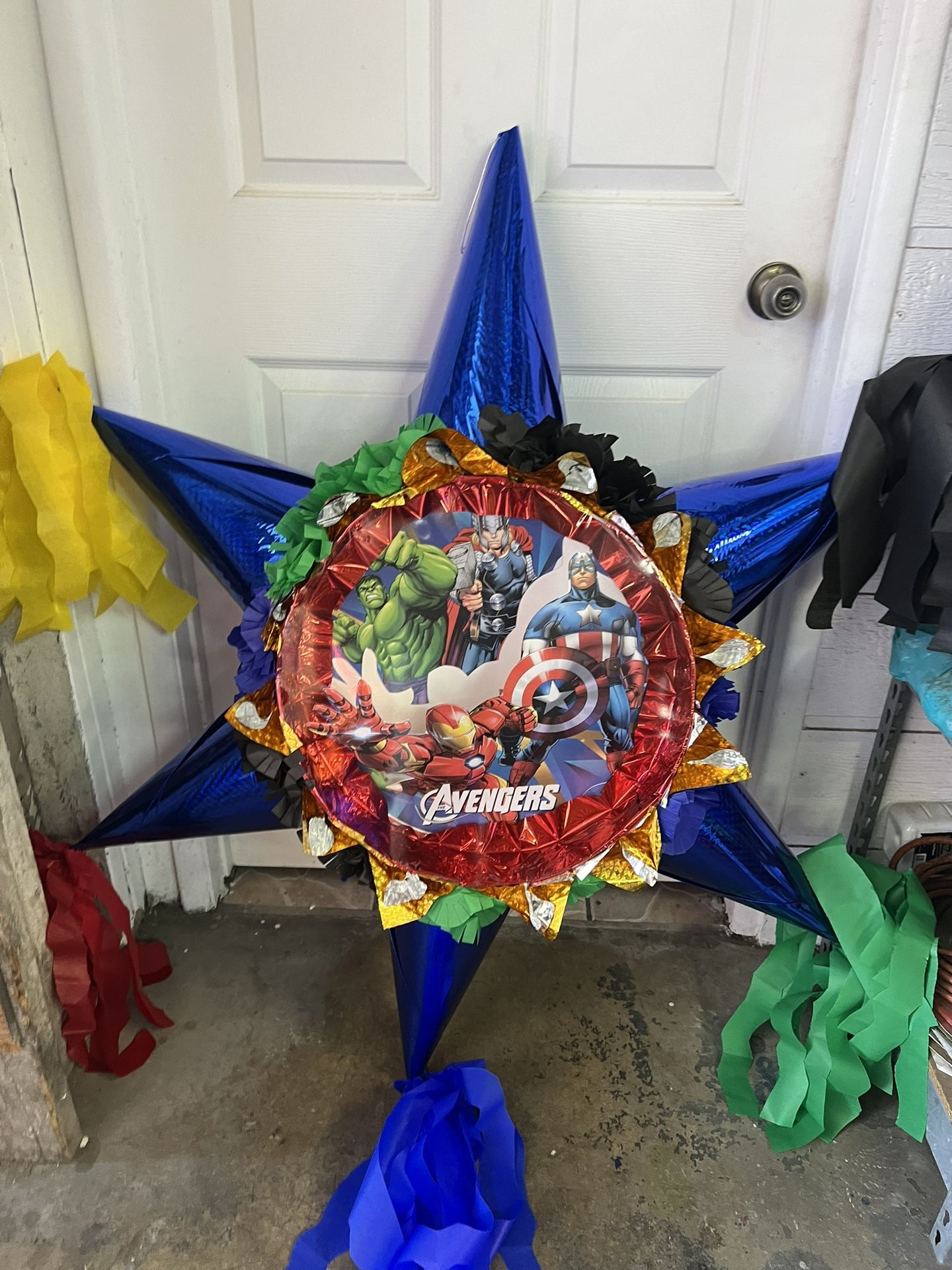 Marvel Avengers 3D Star Pinata