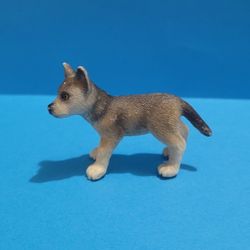 Schleich Grey Wolf Pup Cub Baby Wildlife figure 2008 Retired Wolves 14606.
